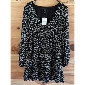 NWT! Forever 21 women's floral black sheer dress. vneck. ruffles. tie. Size L